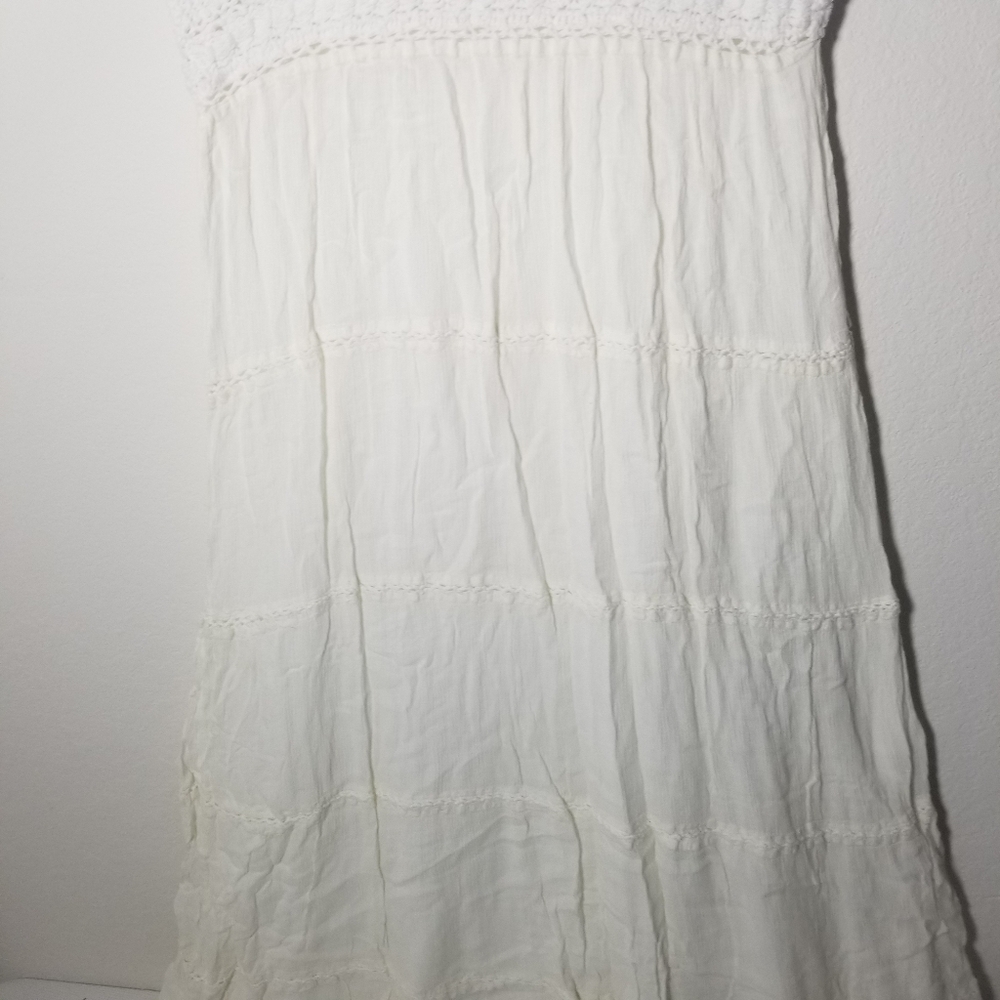Elegant Tiered White Sleeveless Dress - Picture 4 of 5